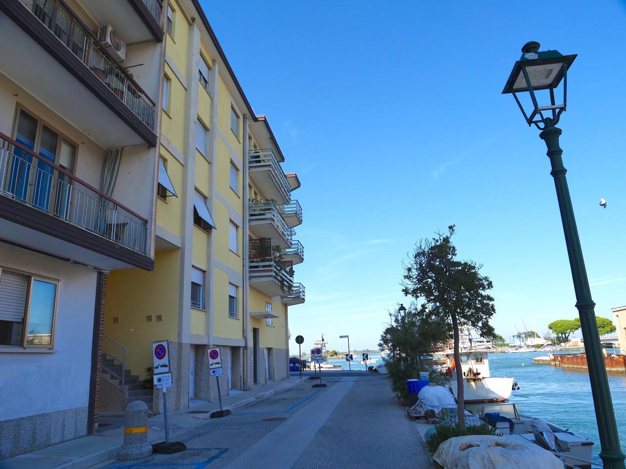 Fiore Di Mare - Delizioso Bilocale Con Posto Auto Vicino Al Porto Grado Bagian luar foto