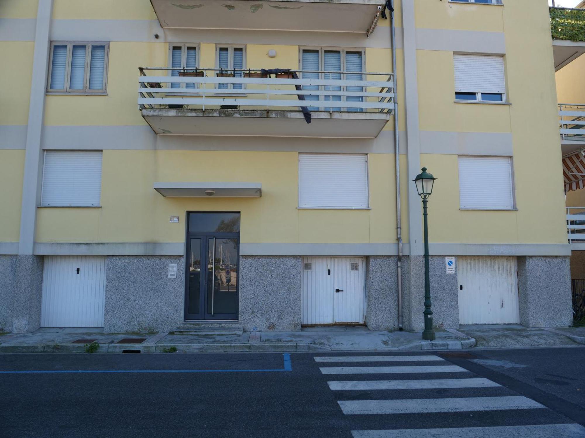 Fiore Di Mare - Delizioso Bilocale Con Posto Auto Vicino Al Porto Grado Bagian luar foto