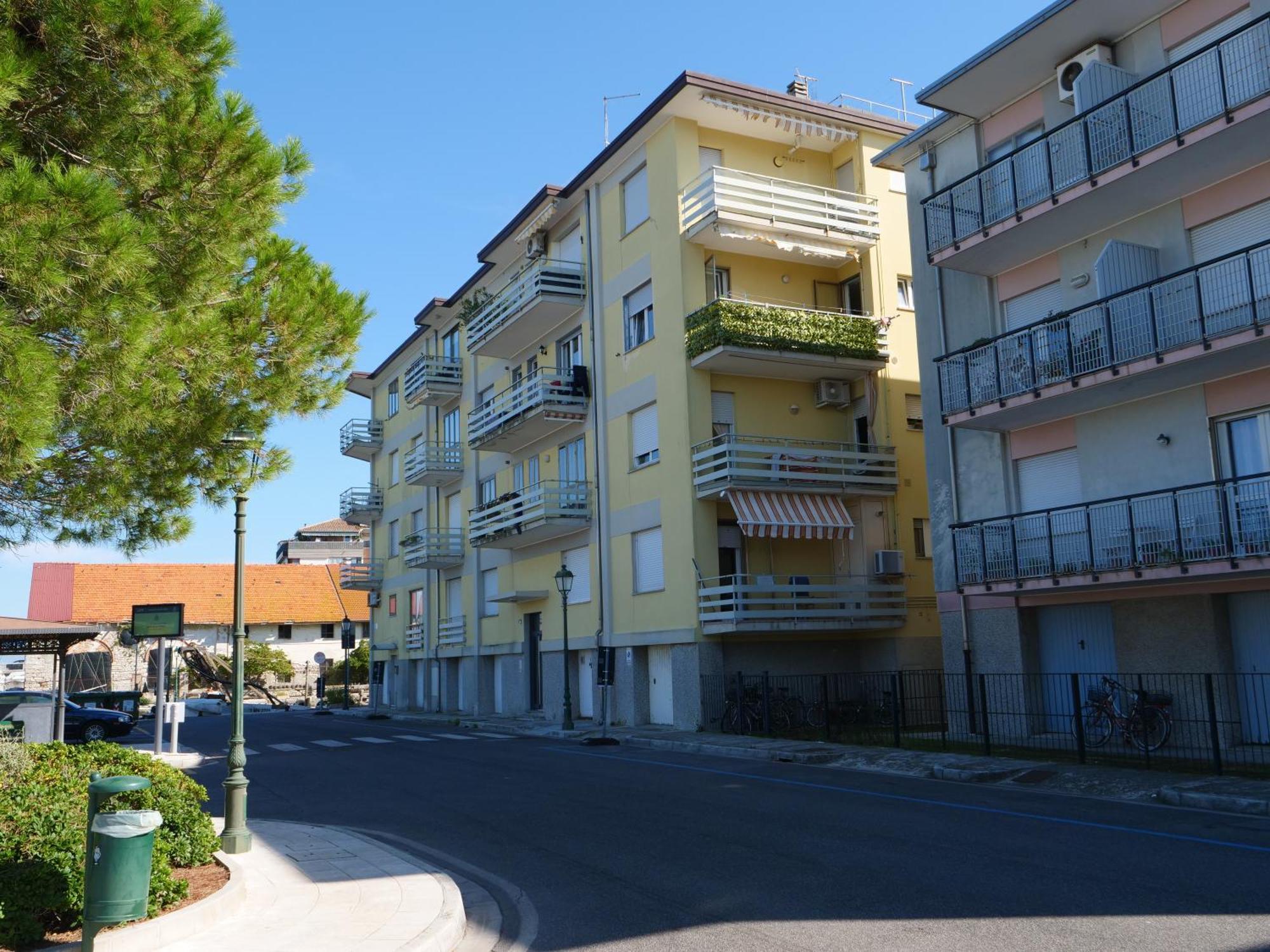 Fiore Di Mare - Delizioso Bilocale Con Posto Auto Vicino Al Porto Grado Bagian luar foto